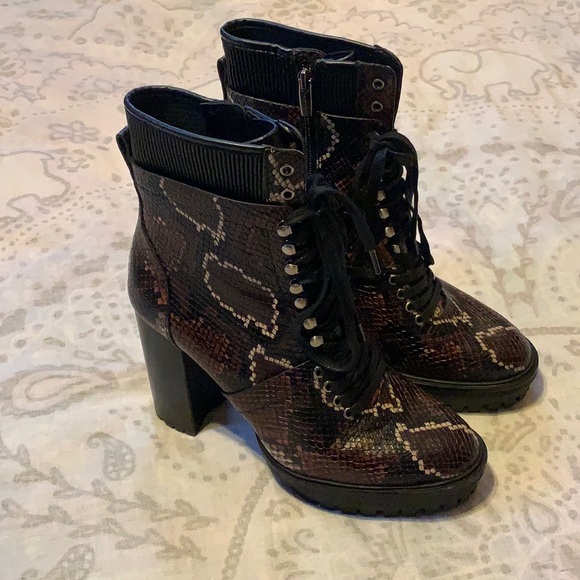 Vince Camuto Ermania Combat Block Heel Platform Boots Brown Snake Lace Up Sz 9 - Picture 2 of 11
